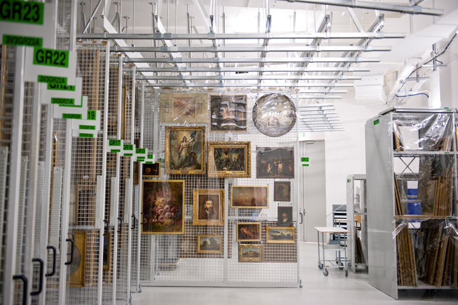 reportage et mise en valeur des réserves du musée du petit palais à paris