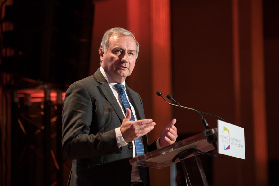 portrait de Jean-Luc Moudenc, maire de Toulouse durant un discourt