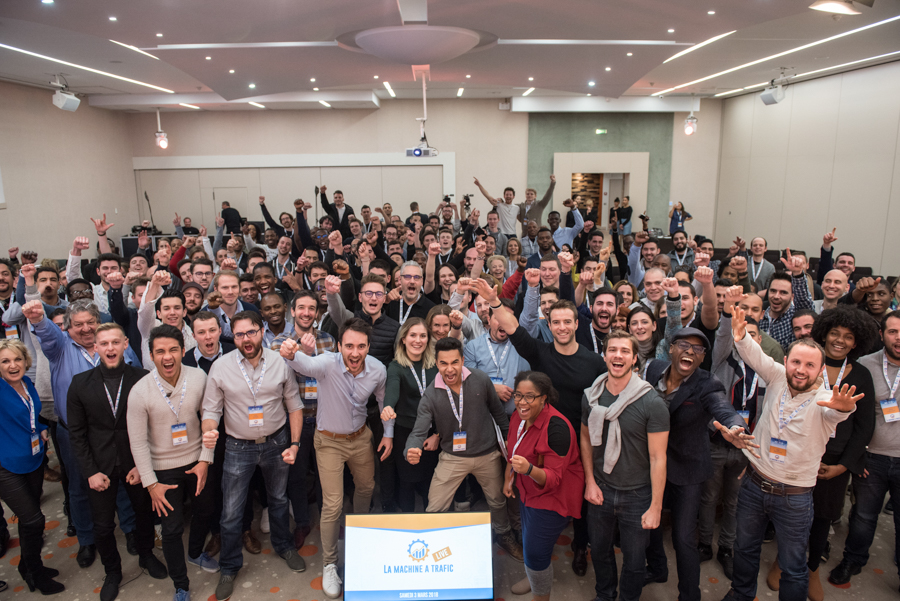 photo de groupe en fin de Séminaire aux salons de l’Aveyron à Paris